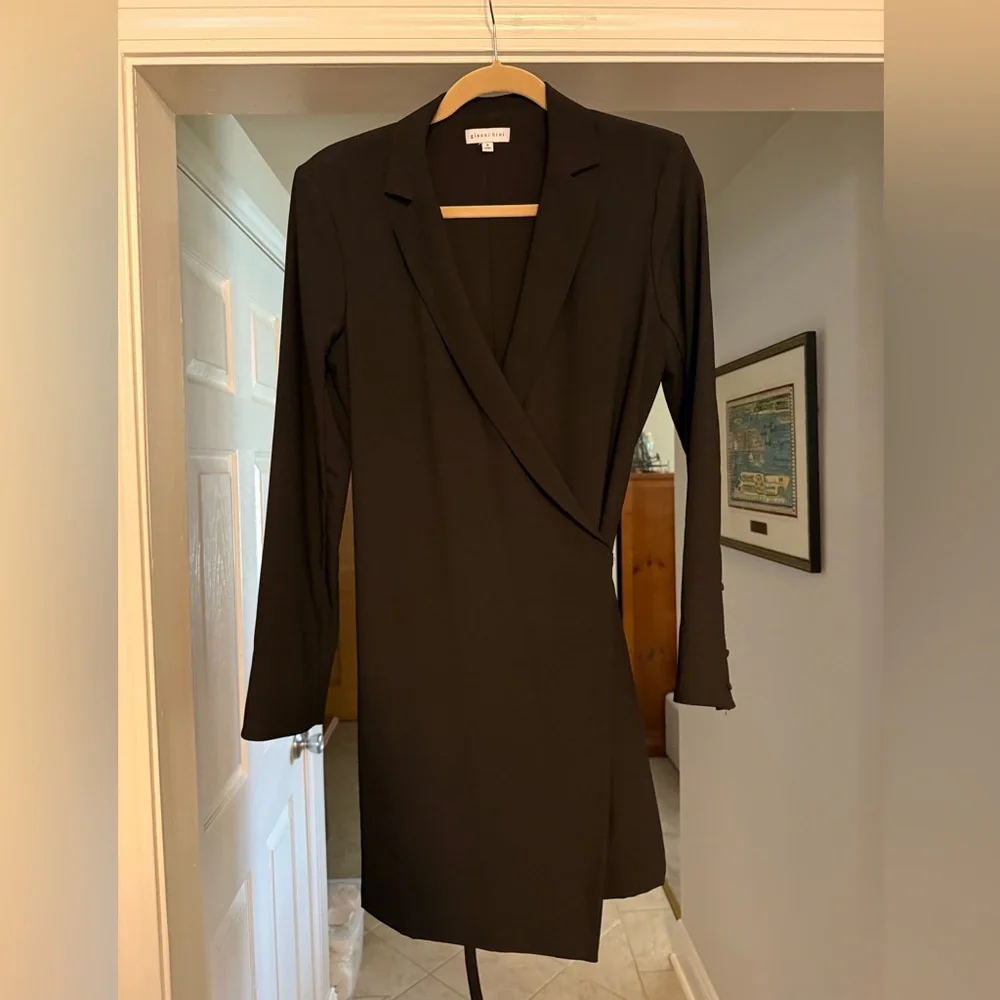 Gianni Bini Elegant Black Wrap Mini Dress Notched Collar Long Sleeve Size 8 - Picture 1 of 5